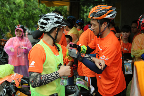 “Đạp[-]xe[-]và[-]Chạy[-]vì[-]Gấu”